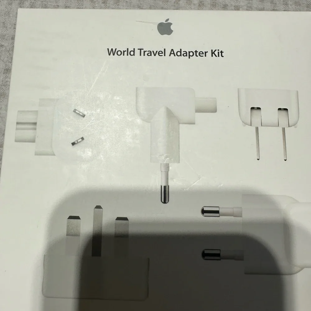 World travel adapter apple